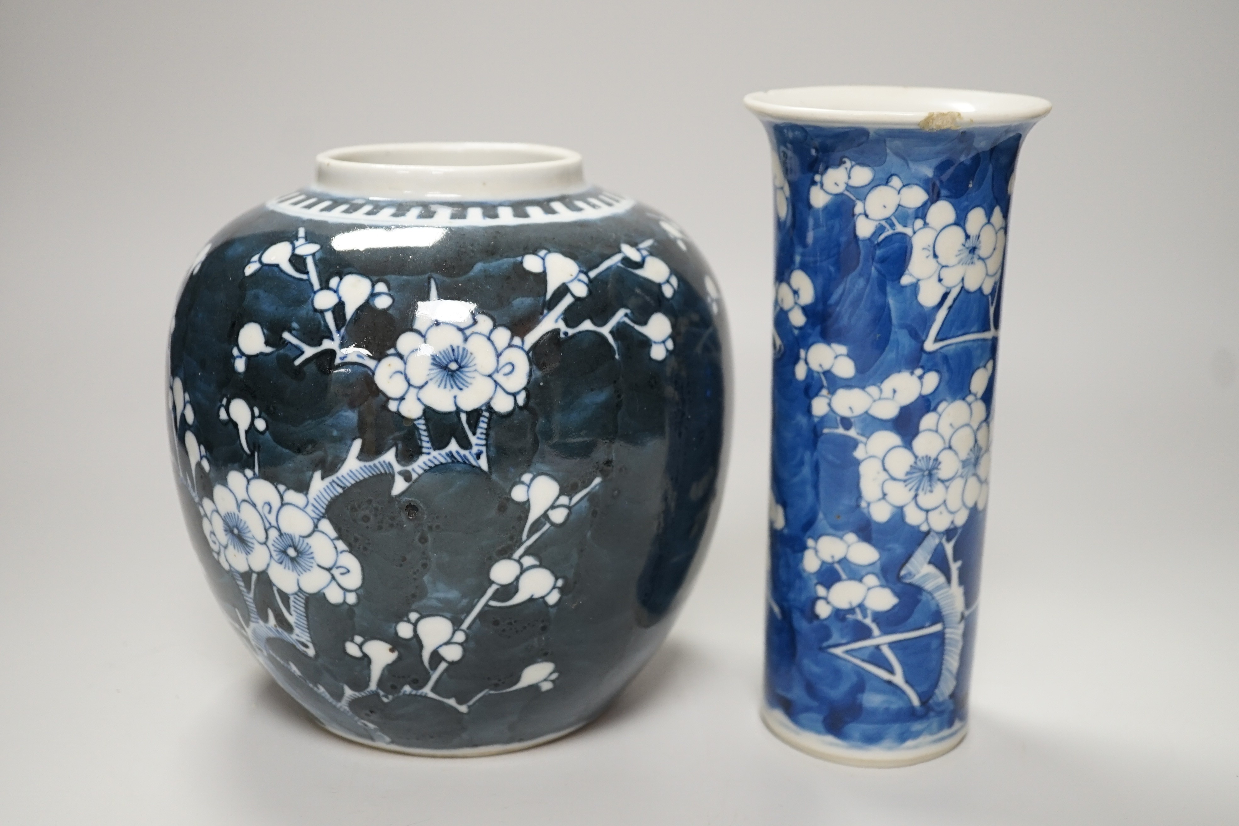 A Chinese blue and white Prunus vase and a jar, late 19th/early 20th century, tallest 19cm